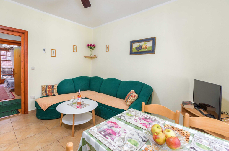 Living room 5, Seaside Apartment in Fazana - Two Bedrooms, Fažana