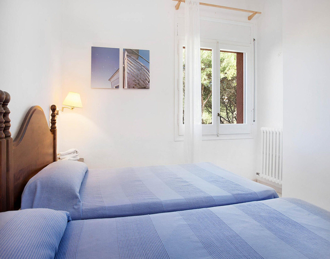Room 2, Apartment in Spain Near Beaches & City Center, Girona