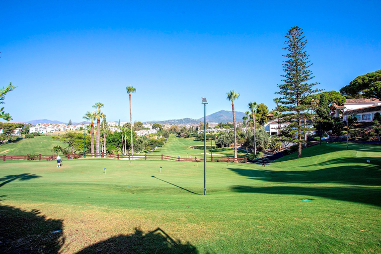Room 3, Magnificent 3BD Duplex With Pool in Marbella Aloha Golf II, Málaga