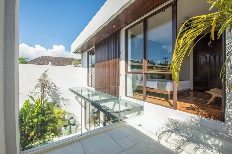 Room 2, Modern 3BR Villa Enclosed Living, Badung