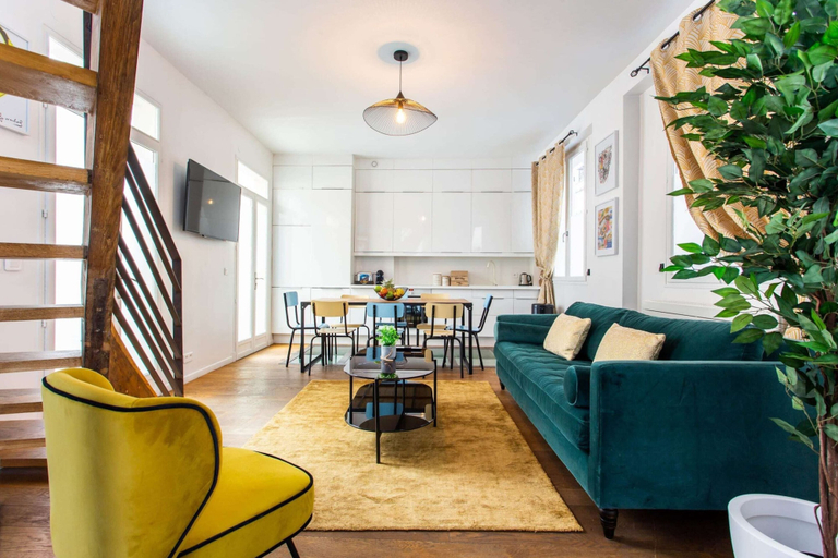 Others 1, Bright Triplex - 4br/10p - Moulin Rouge, Paris