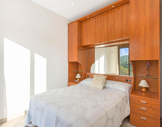 Room 2, 4 Bedroom House With Private Pool, Girona