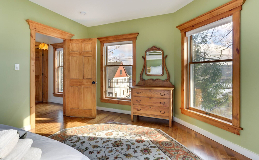 Bedroom 3, Victorian Lake Oasis, Sullivan