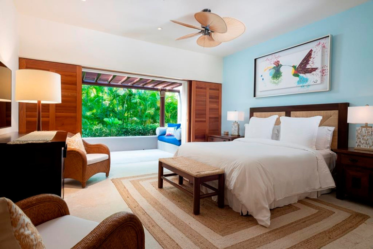 Room 4, Staffed Ocean View Villa w Four Seasons Amenities, Compostela
