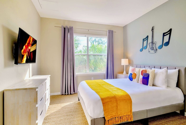 Interior 4, Upstay Condo Near Disney w Pool & Sauna, Orange