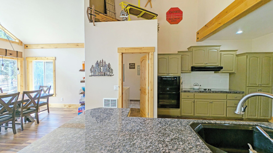 Interior 5, Aspen Place River Access & Ping Pong, Deschutes