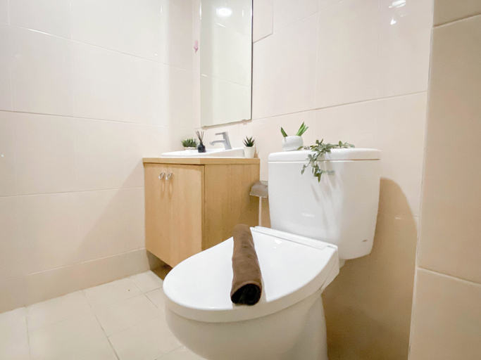 Bathroom 4, Cozy And Pleasant Living Studio At Apartment Oasis Cikarang, Cikarang