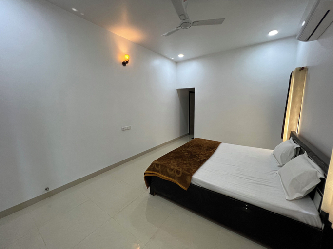Room 4, Iira Stays Ocean Bliss, Raigarh