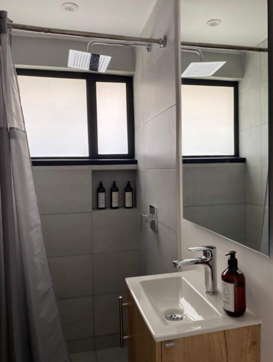 Bathroom 5, Eurolan 72, Santafé de Bogotá