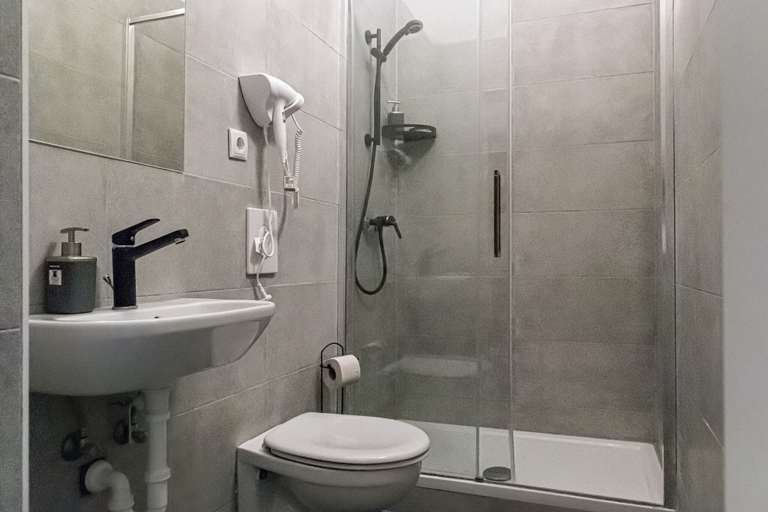 Bathroom, Vintage 2BR U6 Schoepfwerk Long Stay, Wien