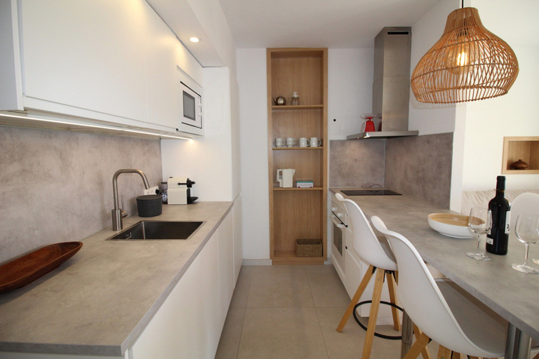 Private kitchen 4, Modern Apartment With River Views, Girona