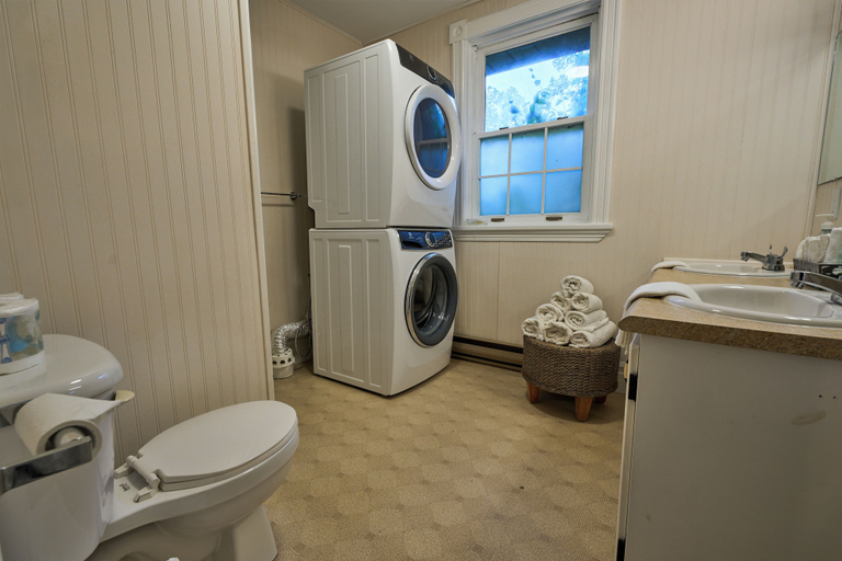 Bathroom 4, Wilderness Tours Rafting Resort, Renfrew