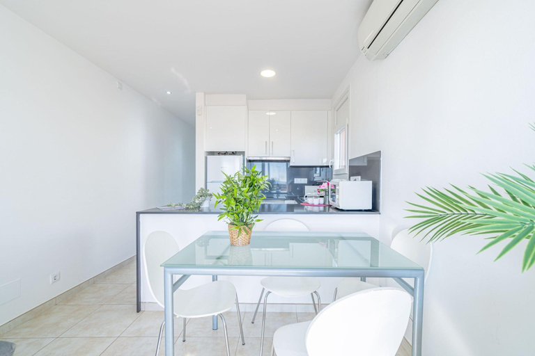 Dining, Stylish Beachfront Apartment in Ampuriabrava, Girona