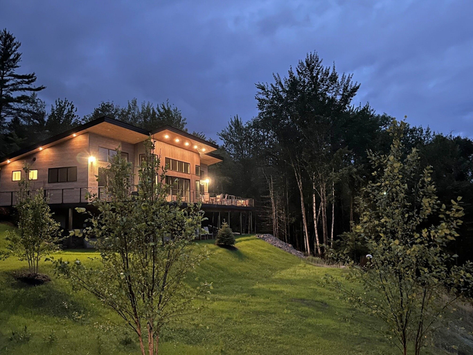 Primary image, 1A Maple Lodge, Grafton