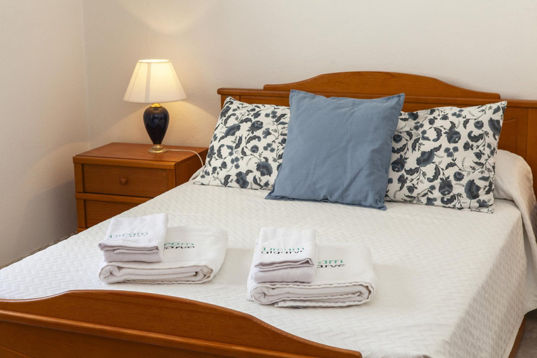 Room 5, W 04 - Bedroom 4 in Topside Luz Guesthouse, Lagos