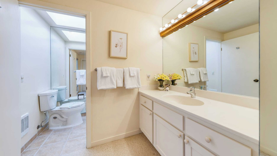Bathroom 3, Serene Crest by Avantstay A+ Design Near Beaches, Monterey