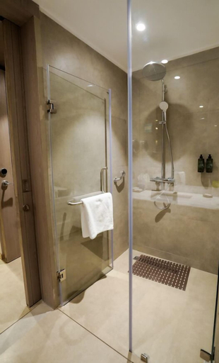 Bathroom 4, Ramada Encore By Wyndham Chandigarh Zirakpur, Sahibzada Ajit Singh Nagar