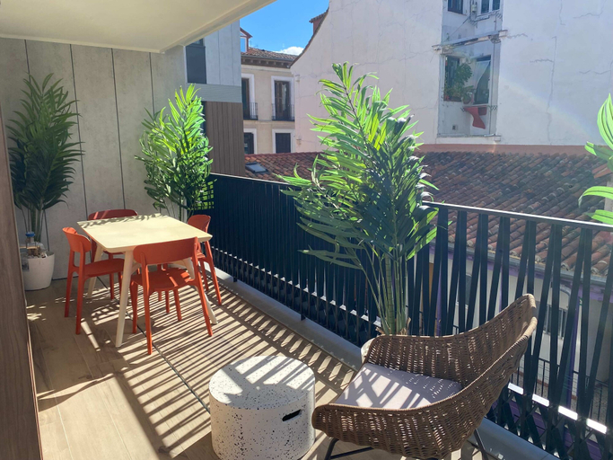 Room 4, w Stylish 2BR w Sunny Terrace in Chueca, Madrid