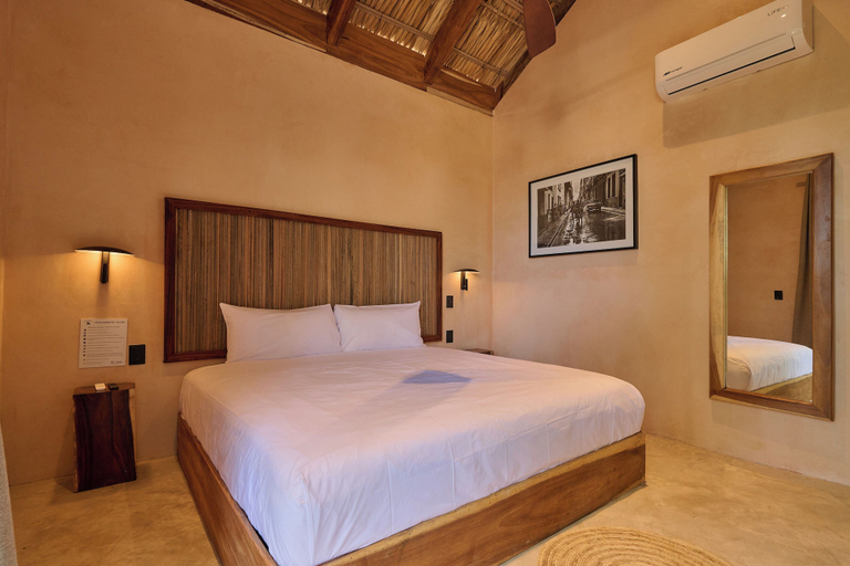 Room 3, Pan Beach, Dist. Pochutla