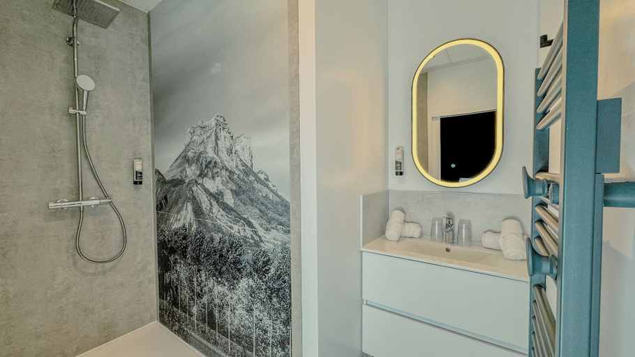 Bathroom 5, Best Western Voiron Centre, Isère
