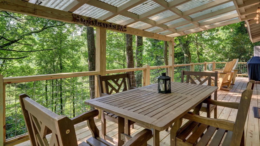 Others 3, Mountain Laurel Tree House, Macon