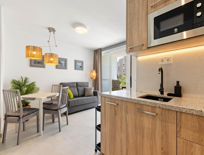 Private kitchen 4, Sunny Apartment Near Playamar Beach, Málaga