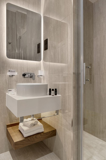 Bathroom 4, The Queen's Gate Hotel, London