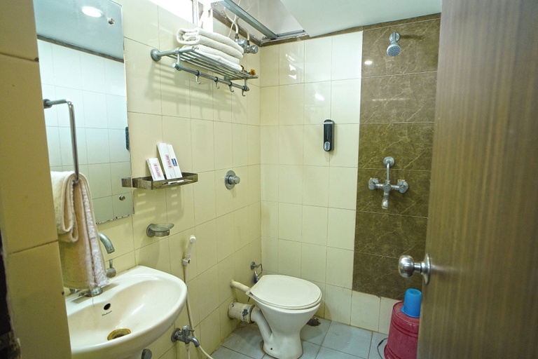 Bathroom 5, Hotel Kumar International, Deoghar