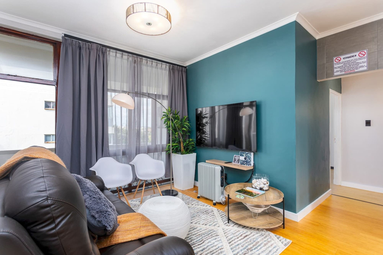 Room 3, Burmeister Circle by Ctha, City of Cape Town