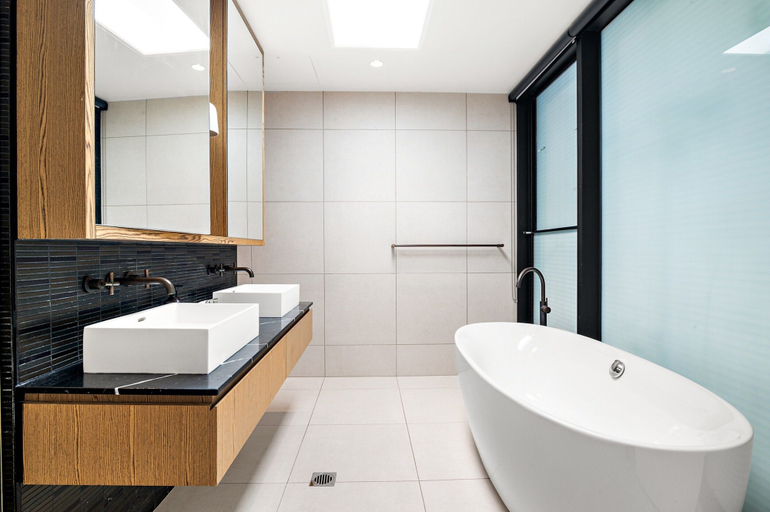 Bathroom 4, Stylish 3-bed Townhouse in Vibrant Fitzroy, Melbourne