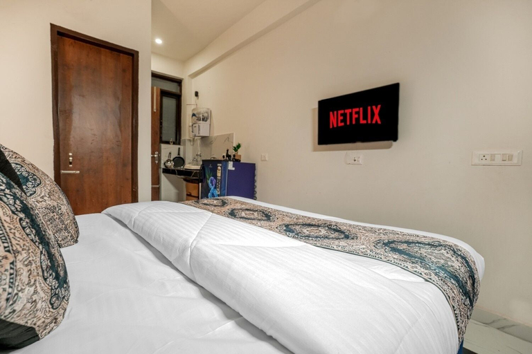 Room 3, Aerostays Studio Apartments, Sahibzada Ajit Singh Nagar