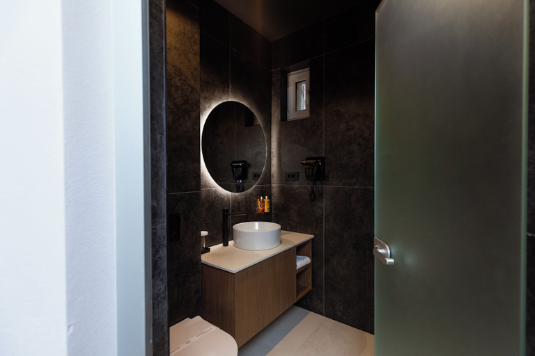 Bathroom 4, Grand Hotel Coroana, Bistrita