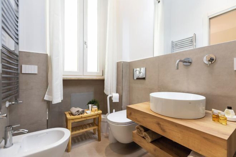 Bathroom 5, Colosseum Holidays - Marco Aurelio, Rome