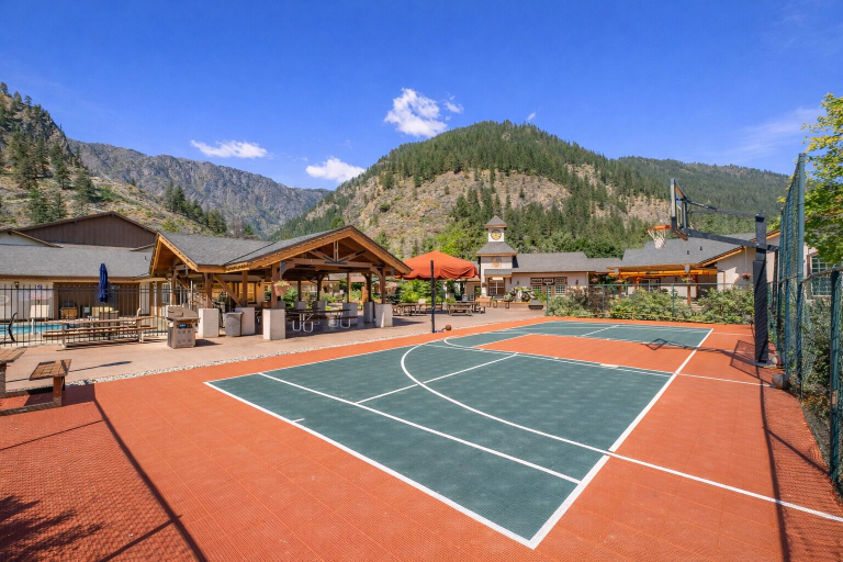Sport court, Edelweiss Escape 1 Bedroom Condo, Chelan