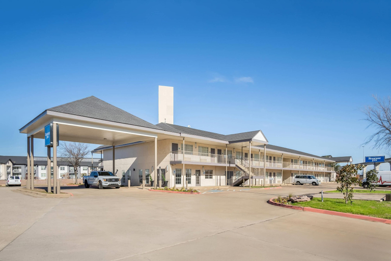 Exterior & Views 2, Rodeway Inn Garland Harbor Point, Dallas