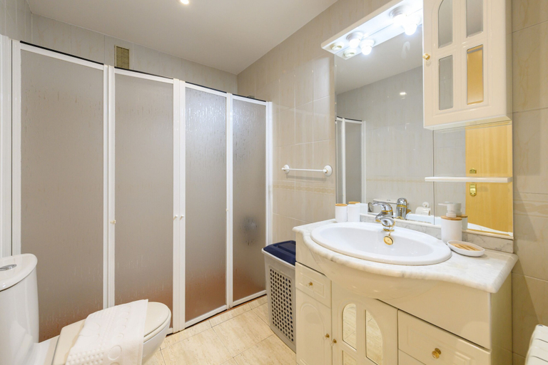 Room 4, M Hor1k1b Vivienda con Estilo 2 Dormitorios Pi, Madrid