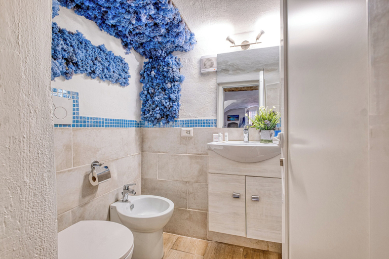 Bathroom 5, Le Petit Bijoux De La Pigna, Imperia