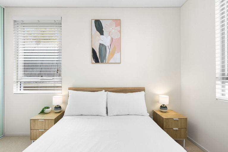 Room 3, Seaside Retreat With Parking and Balcony, Pittwater