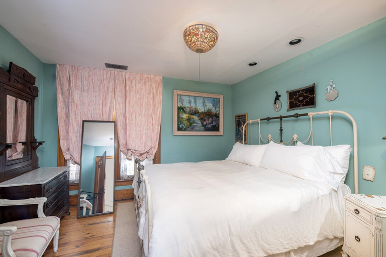 Room 3, 432 W. Colorado Ave. 3 Bedroom Home, San Miguel