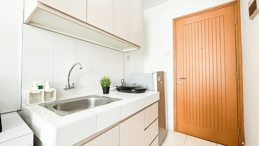 Private kitchen 2, Chic And Sleek Studio At Apartment Cinere Bellevue, Depok