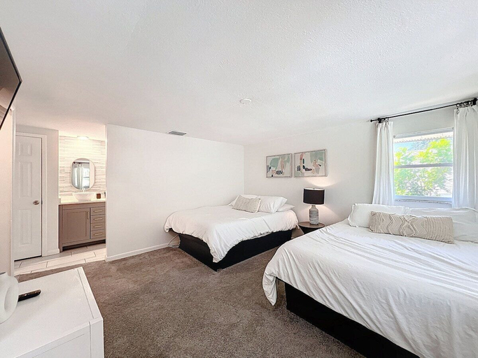 Interior 4, Seminole Pool House - Mins to the Beach, Pinellas
