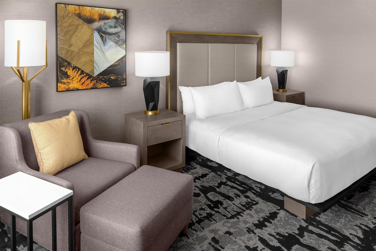 Bedroom 3, DoubleTree by Hilton Hotel Springfield, Greene