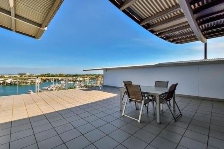 Room 2, Zen Marina Rooftop Huge Balcony BBQ Sunsets, Larrakeyah