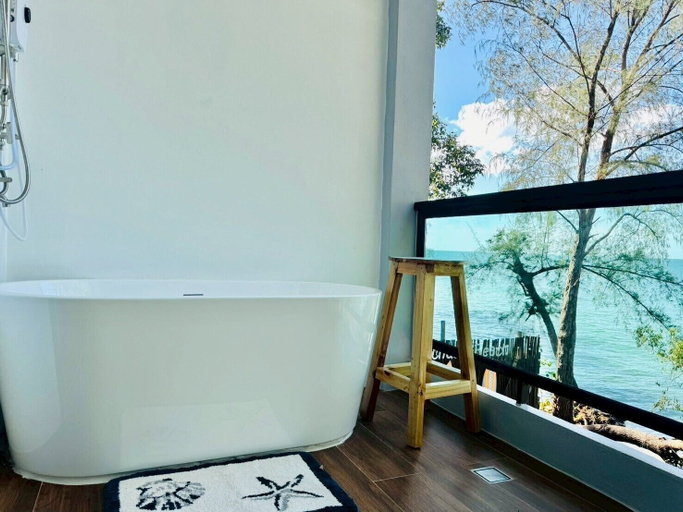 Bathroom 3, Hello Banchuen Beach, Khlong Yai