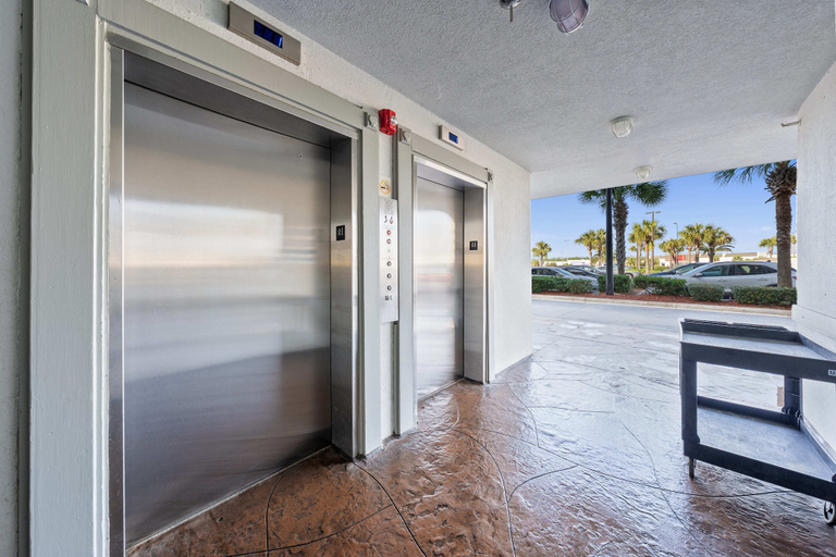 Elevator, Silver Beach 104 PET FRIENDLY!, Baldwin