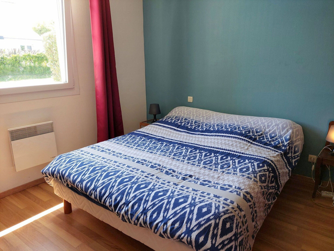 Room 3, Holiday Home in Santec Near Dossen Beach, Finistère