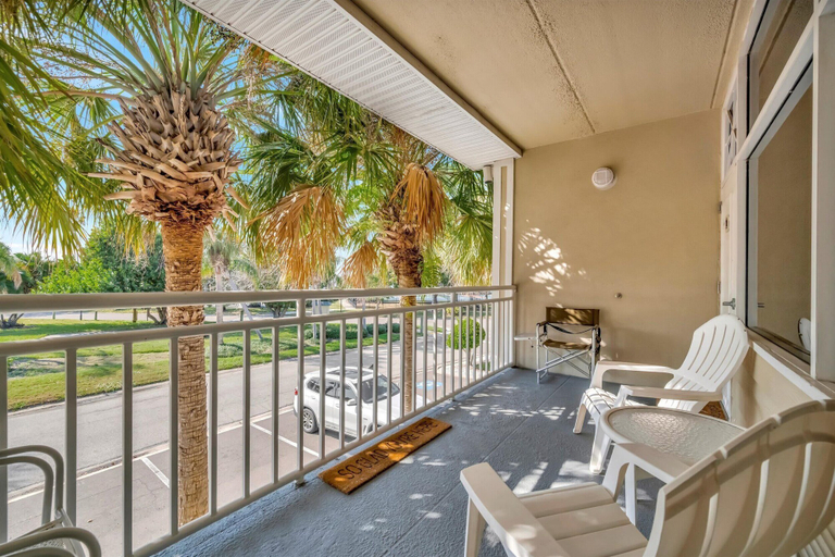 Room 2, Sunset Suite - Private Balcony Gym Pool, Hillsborough