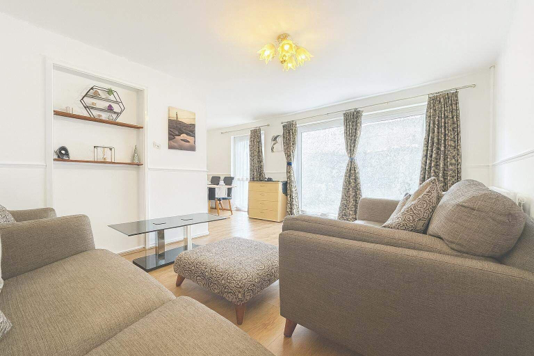 Living area 3, Wycombe Oasis - Cozy 3-bed House Retreat, Buckinghamshire