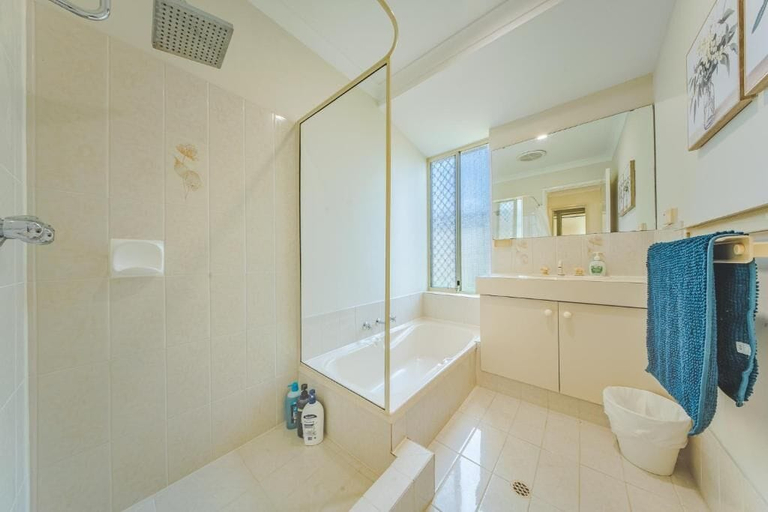 Bathroom 4, StayAU 4BR Family Retreat with Garden, Armadale