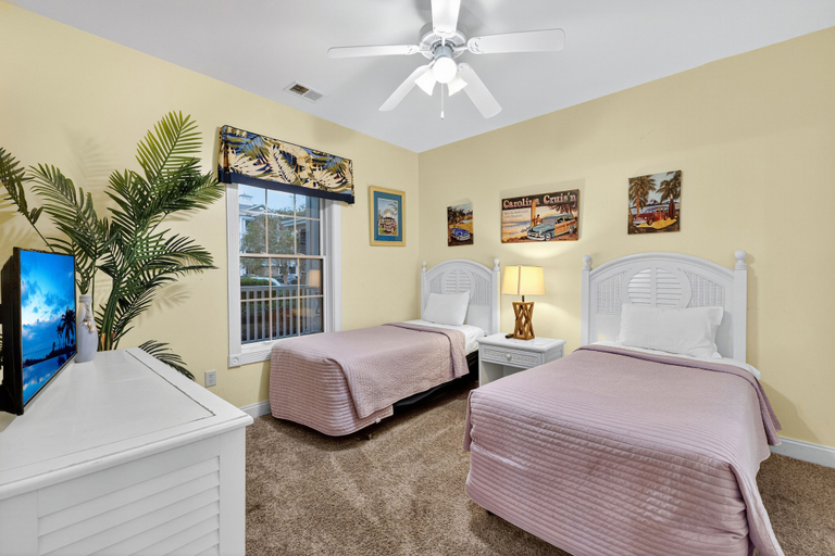 Interior 2, Magnolia Pointe Luster Leaf 4882-104, Horry